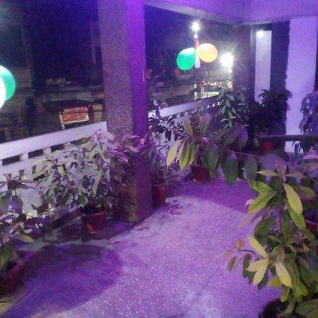 International Hotel In Gorakhpur Buitenkant foto