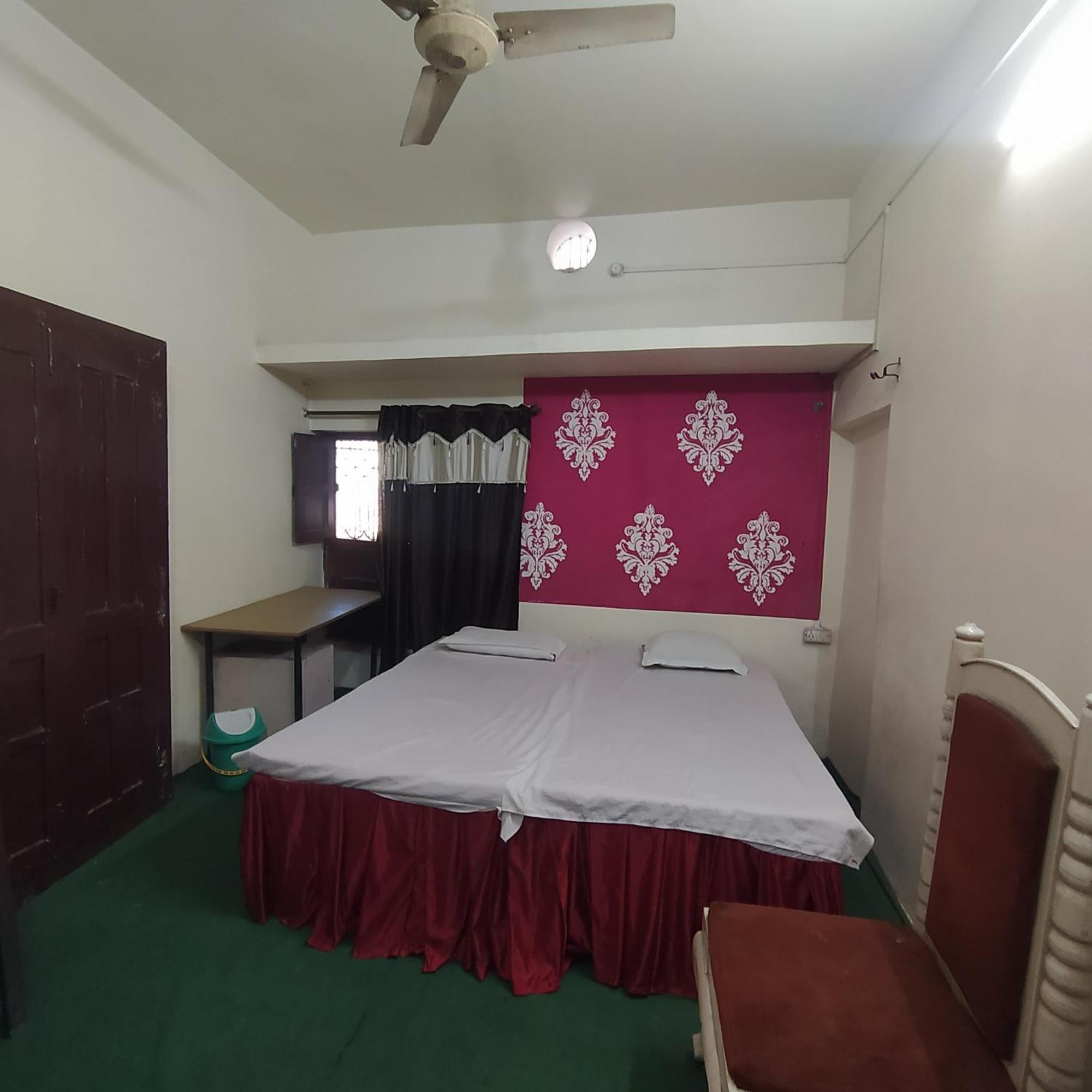 International Hotel In Gorakhpur Buitenkant foto