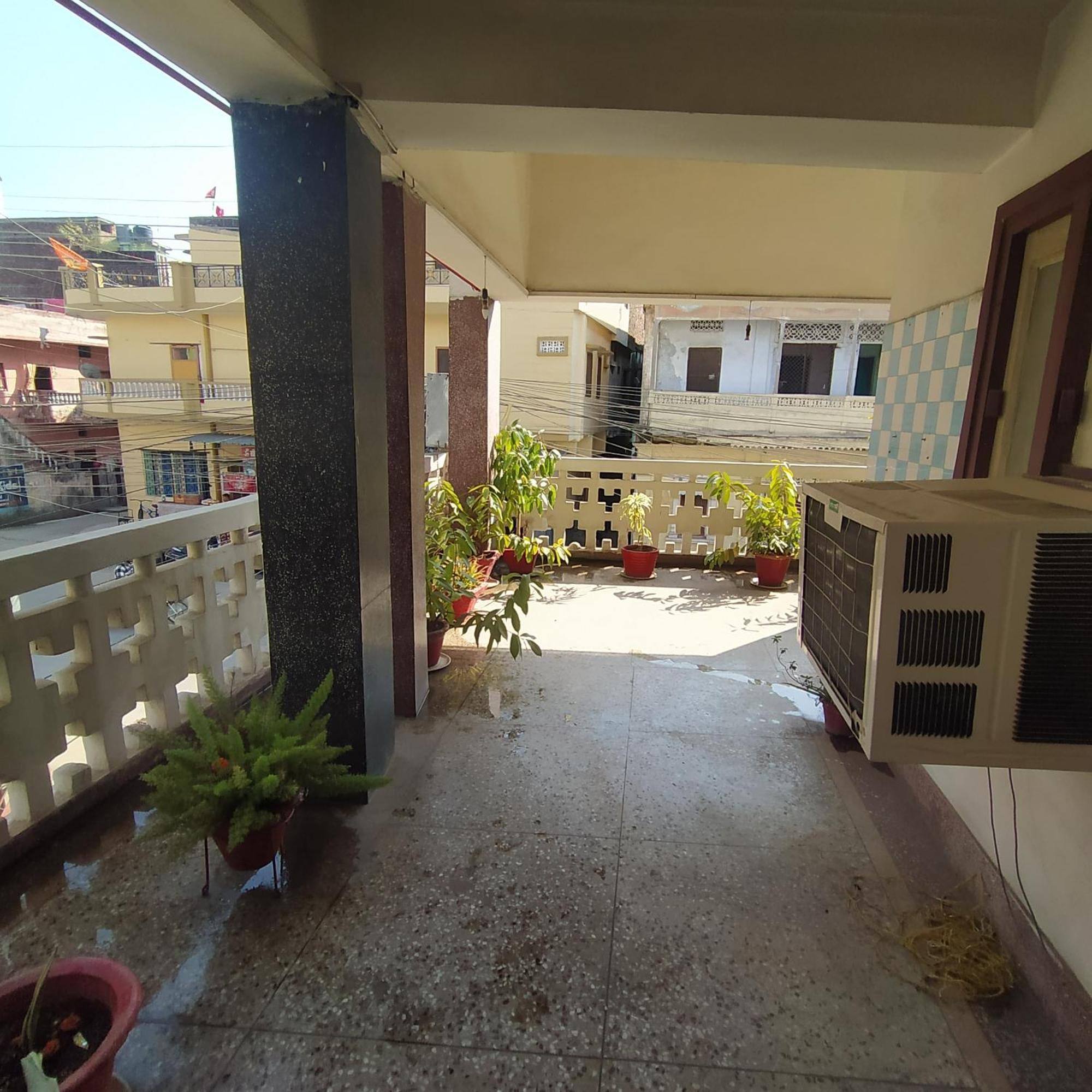 International Hotel In Gorakhpur Buitenkant foto